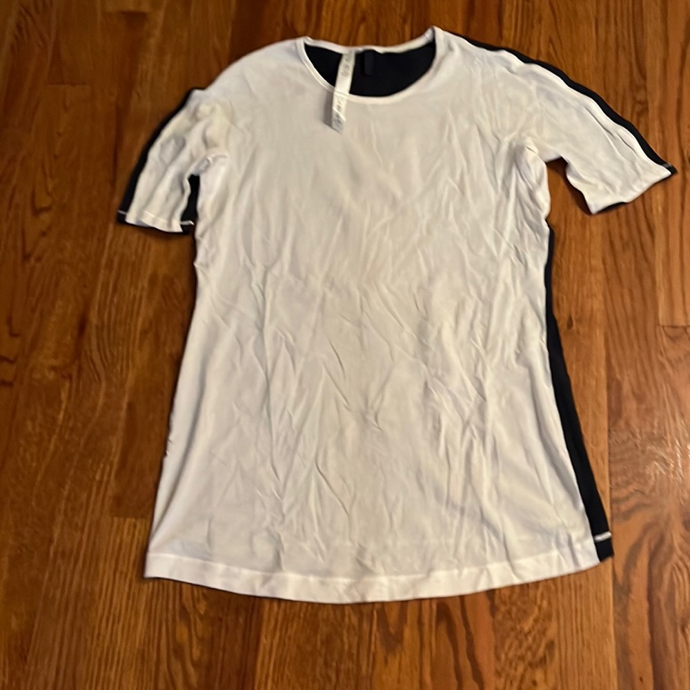 Lululemon white and black tee